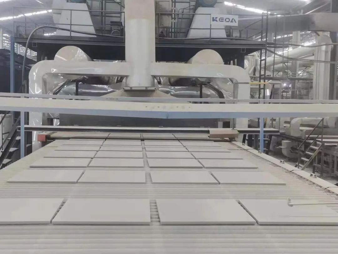 科達(dá)誠(chéng)鑄精品獲高贊，福建華誠(chéng)全新地鋪石生產(chǎn)線順利投產(chǎn)