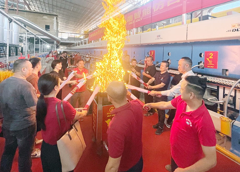 追“智”逐“綠”！力泰陶機(jī)又一高效智能仿古磚整線點(diǎn)火